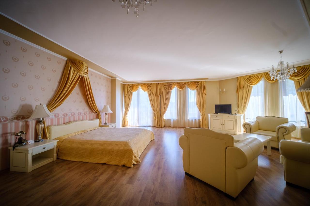 Family Hotel Classic Varna Bagian luar foto