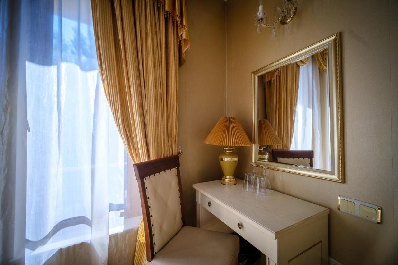 Family Hotel Classic Varna Bagian luar foto