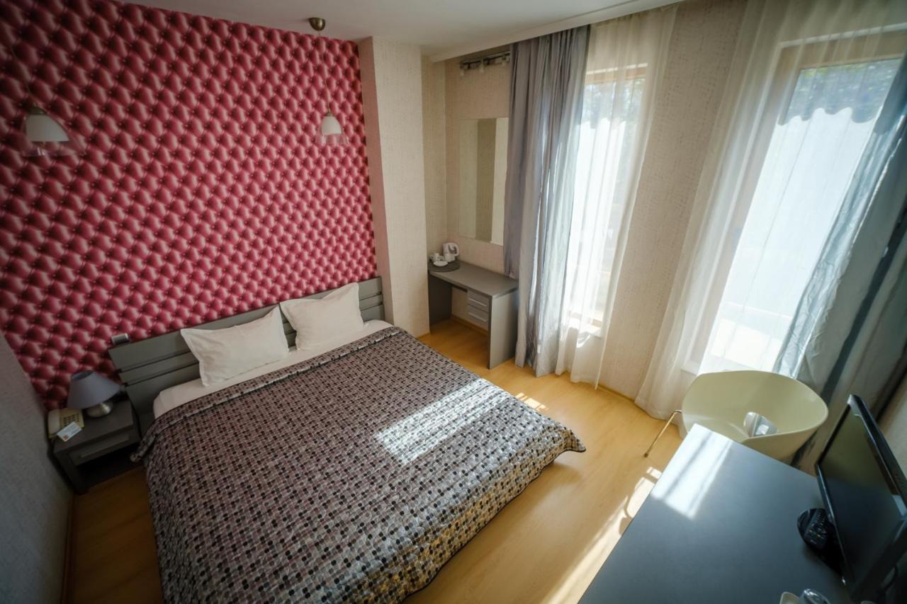 Family Hotel Classic Varna Bagian luar foto