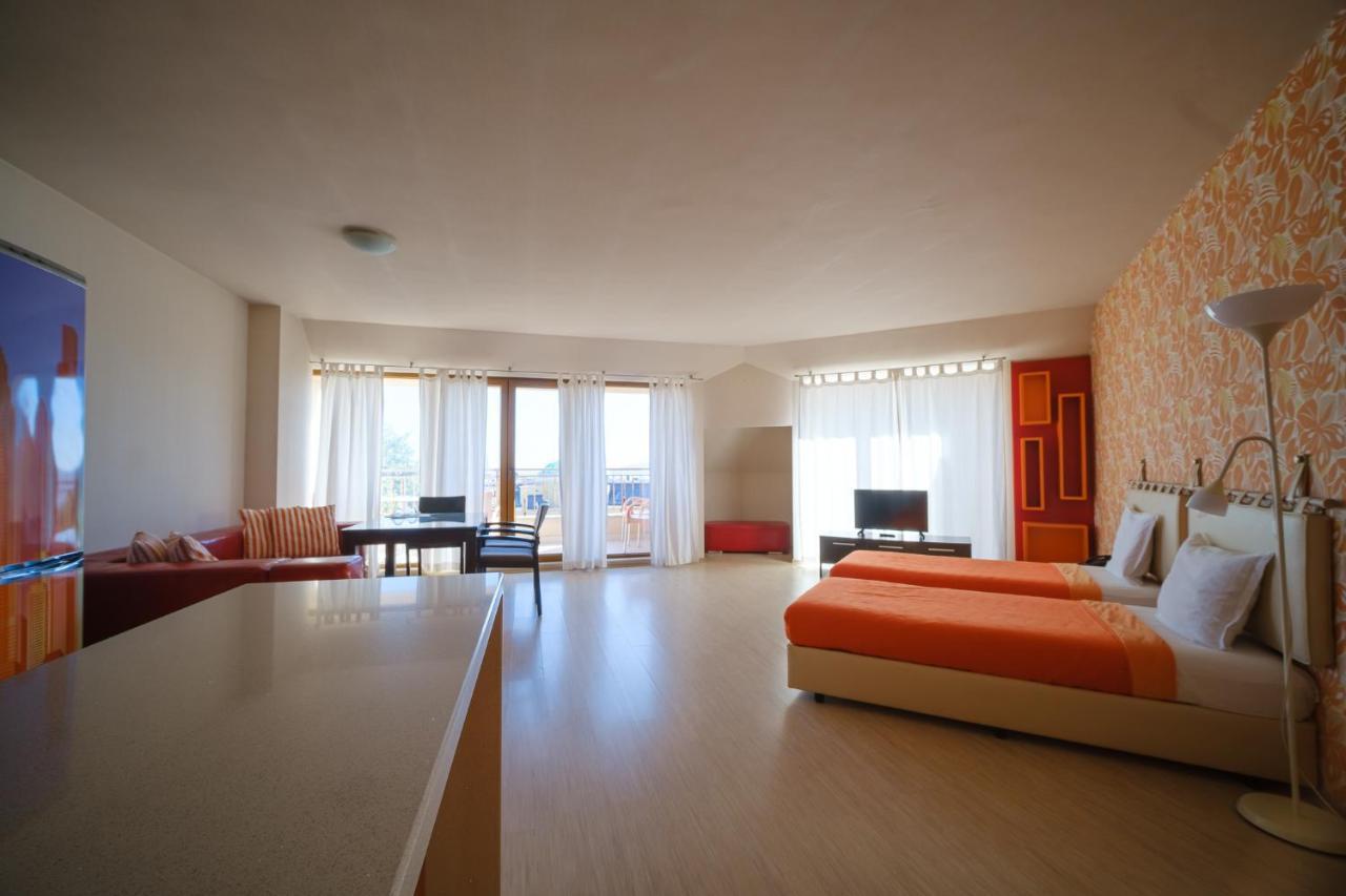 Family Hotel Classic Varna Bagian luar foto