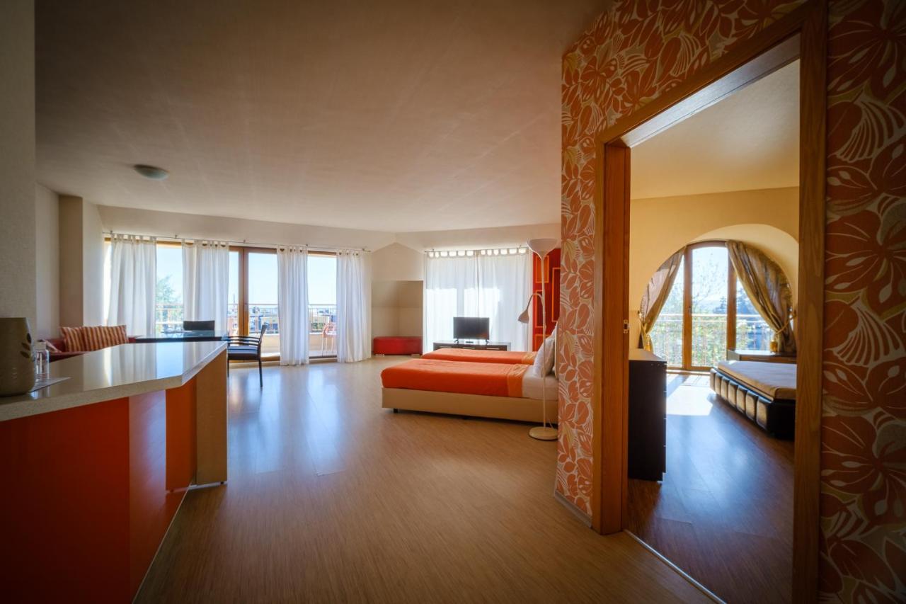 Family Hotel Classic Varna Bagian luar foto