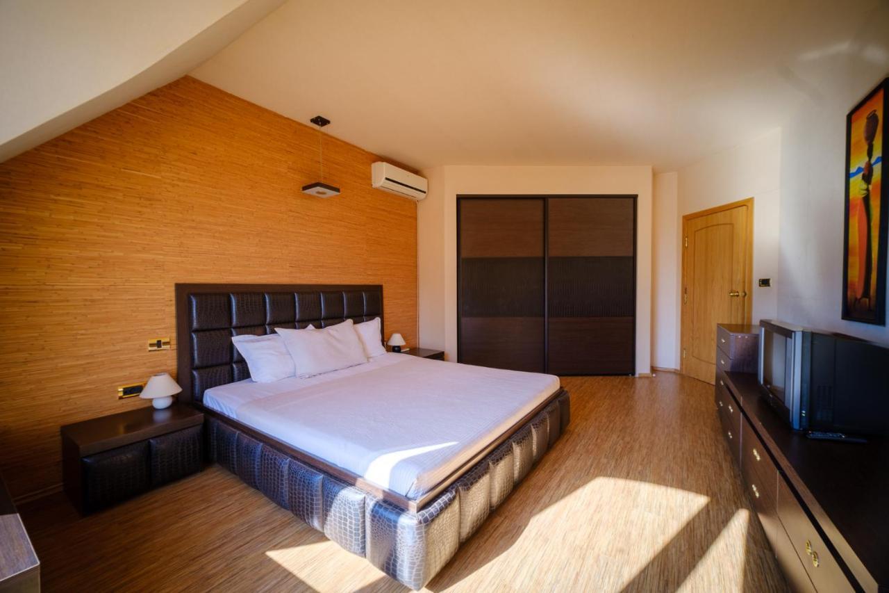 Family Hotel Classic Varna Bagian luar foto