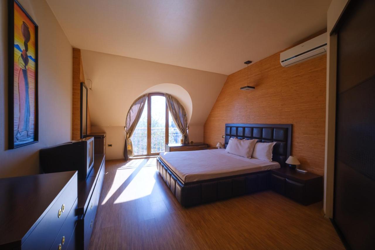 Family Hotel Classic Varna Bagian luar foto