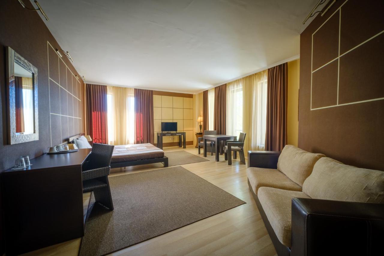 Family Hotel Classic Varna Bagian luar foto