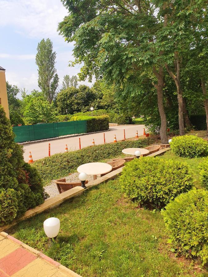 Family Hotel Classic Varna Bagian luar foto